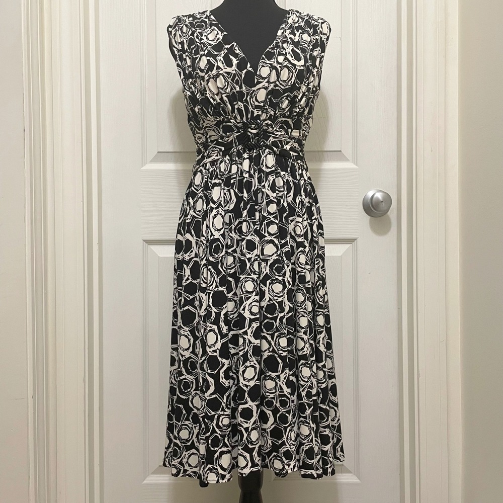 Suzi Chin Maggy Boutique Midi Dress‎ Black White Ruched Sleeveless V-Neck Size 8
